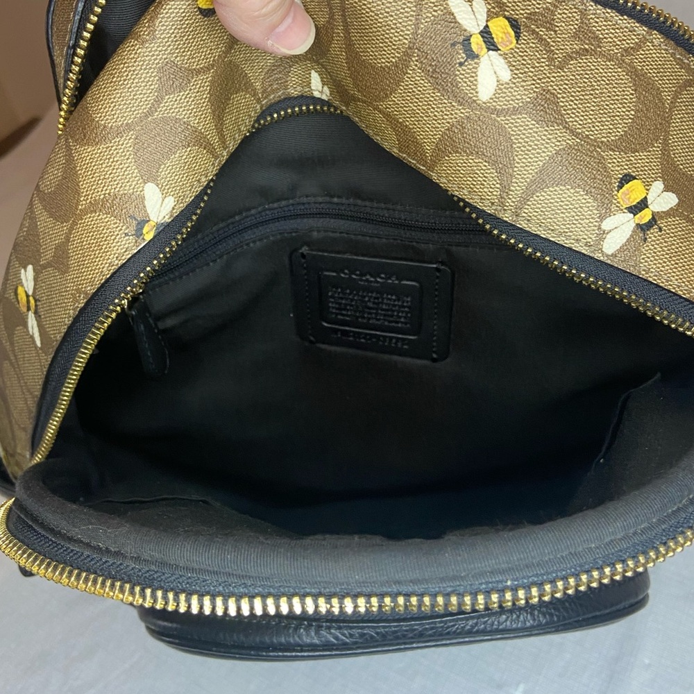 Coach Court Women's Backpack In Signature Canvas & Leather W/ Bee Print (C8592) - Picture 2 of 13